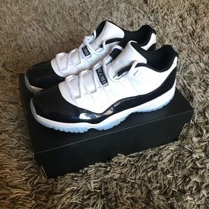 Jordan 11 Low Iridescent